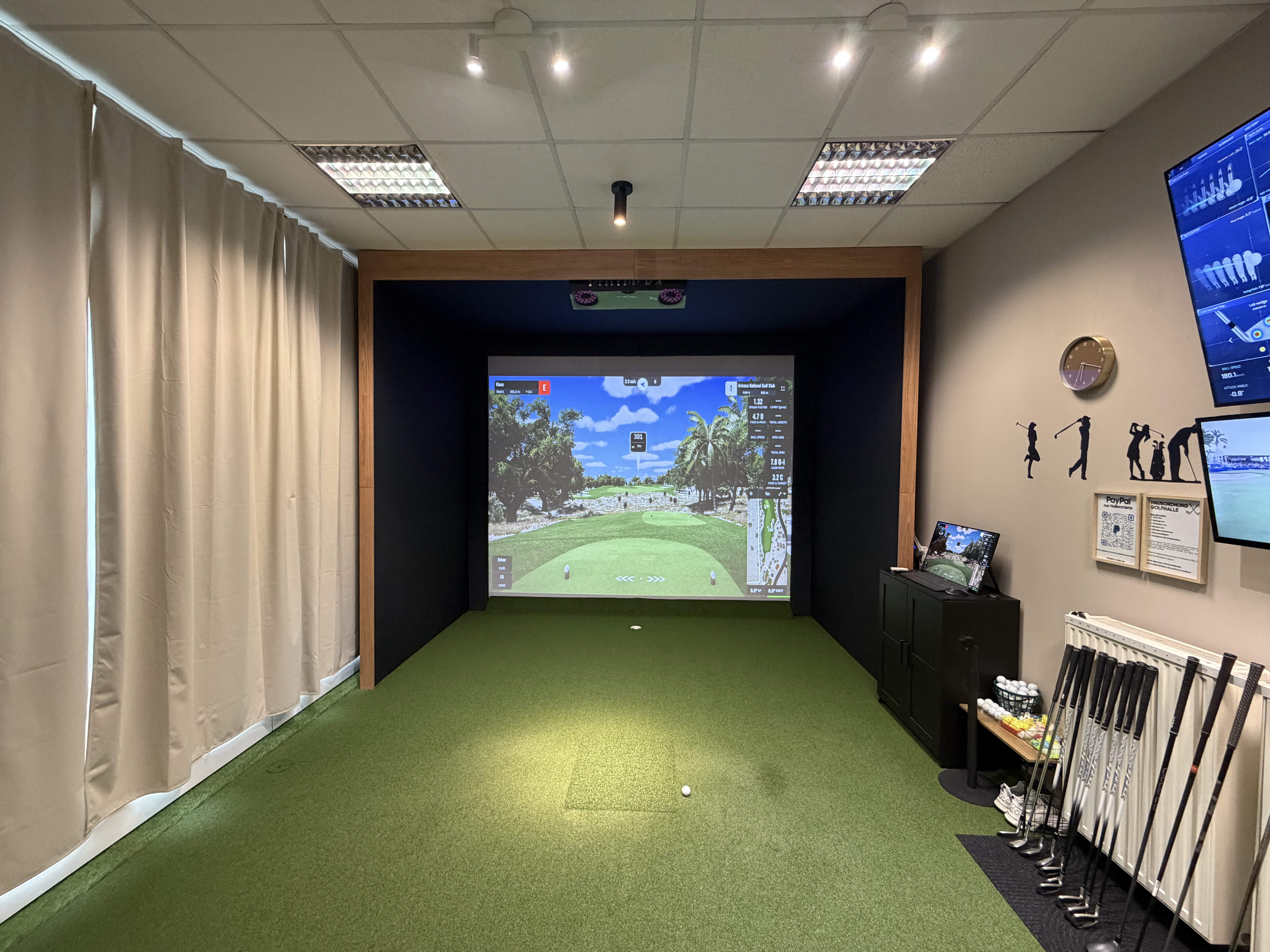 Indoor Golf Töging – Simulator mit Screens und Leihschlägern